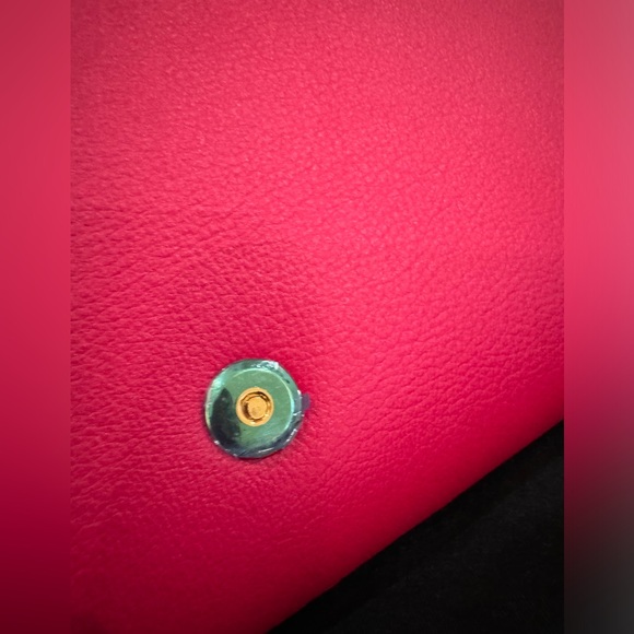 YSL clutch
Saint Laurent
Belle de Jour Clutch Leather Large (like new) - Picture 9 of 13